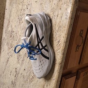 Asics Novablast 2 Mens size 11